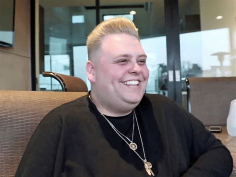Nick crompton - Apr 30, 2018 · Nick Crompton is the COO of Team 10, a social media incubator and management company run by former Vine star Jake Paul. He helps the group create content, tour, and manage their ad revenue. He also has a personal relationship with Jake Paul and his wife Erika Costell. 